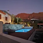 Con Piscina En Wellness Vinas Villa *